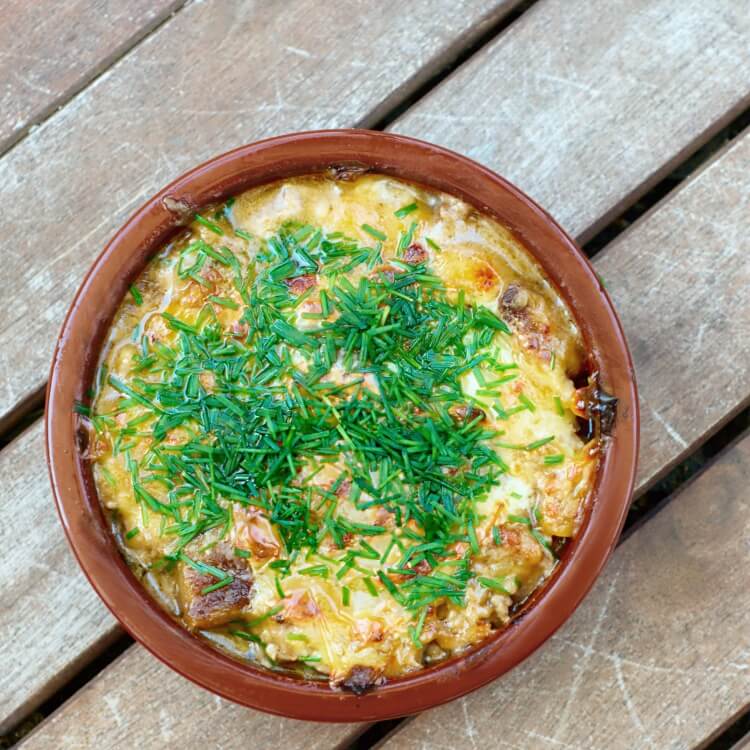Mühlviertler Chili gratinated with cheese